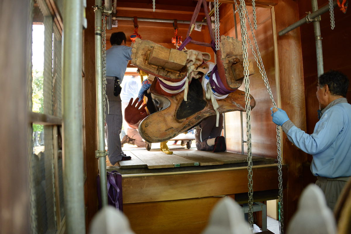 阿形仁王像の搬出作業