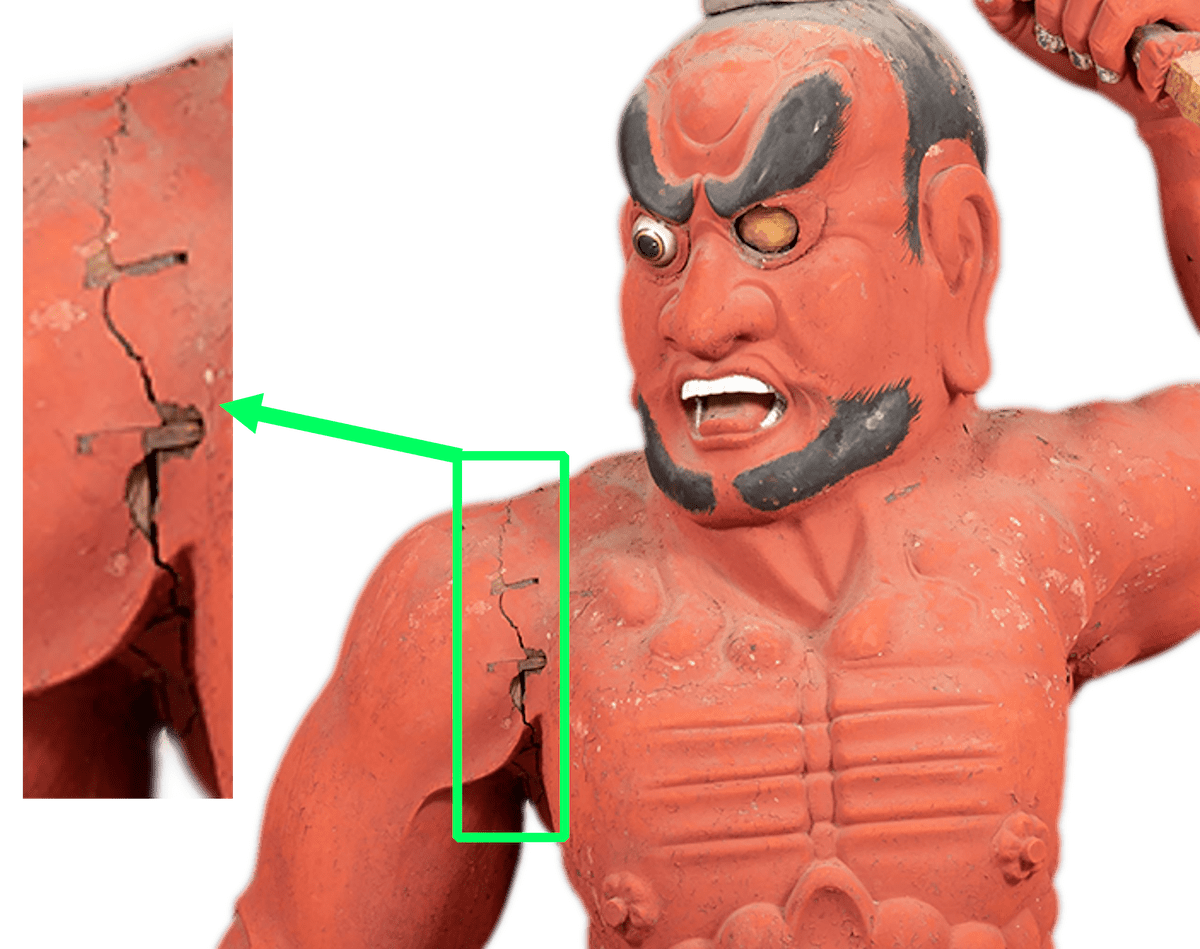 吽形仁王像 右肩の鎹（かすがい）