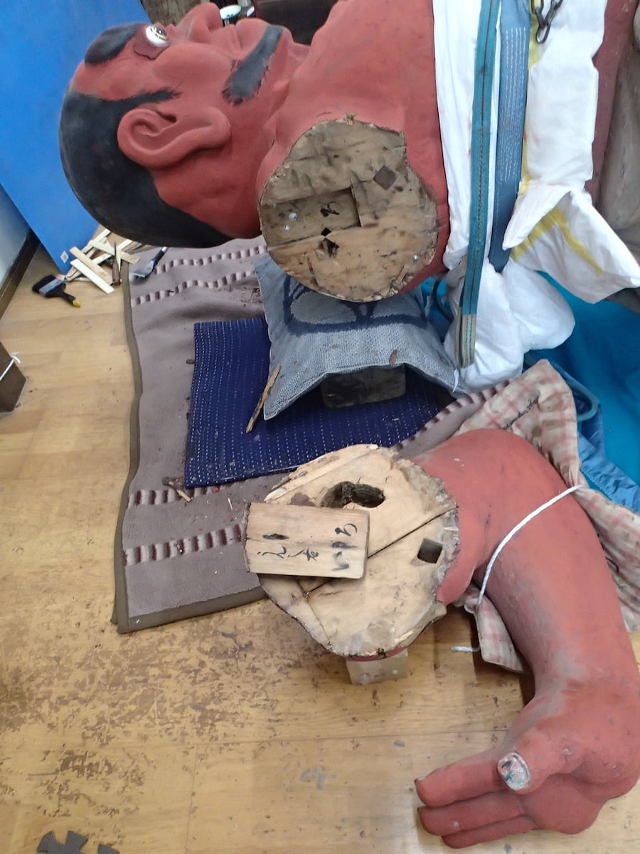 吽形仁王像 右肩解体作業