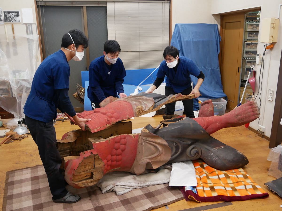 阿形仁王像 体部前面解体作業