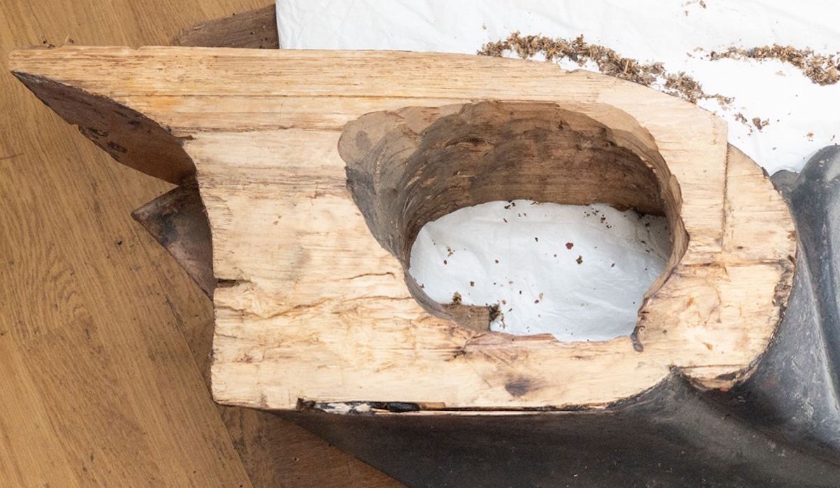 膠（ニカワ）を除去し、きれいになった寄木